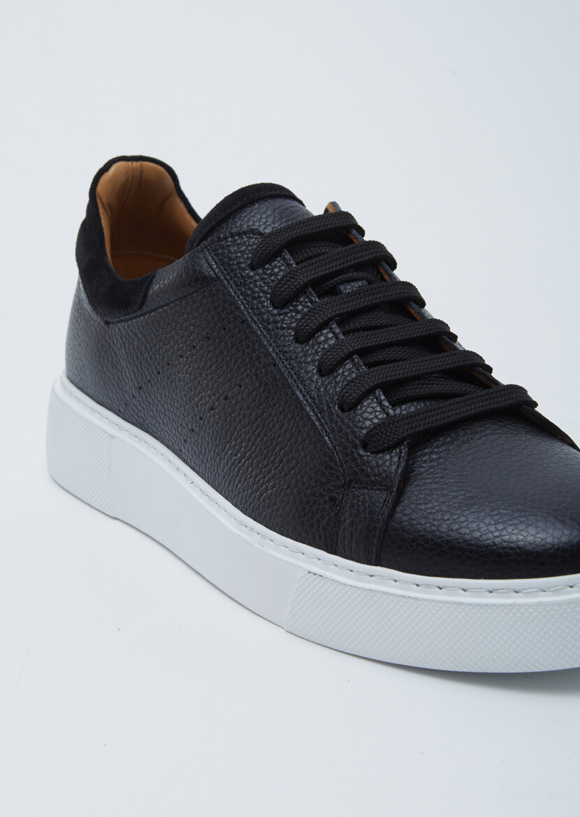 Black Sneaker 