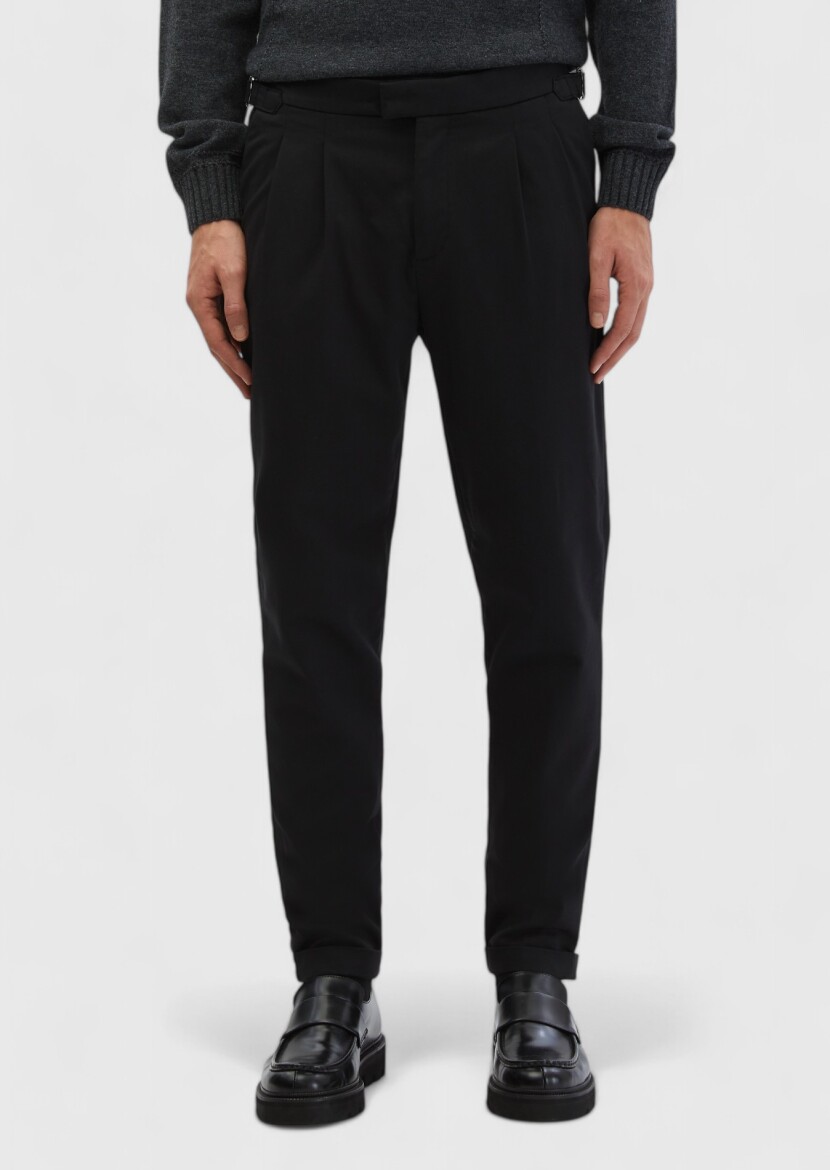 Black Weaving Carrot Fit Casual Cotton Blended Trousers 