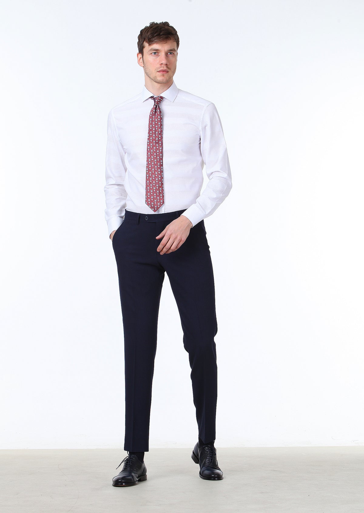 Beyaz Desenli Slim Fit Uzun Dokuma Klasik %100 Pamuk Gömlek
