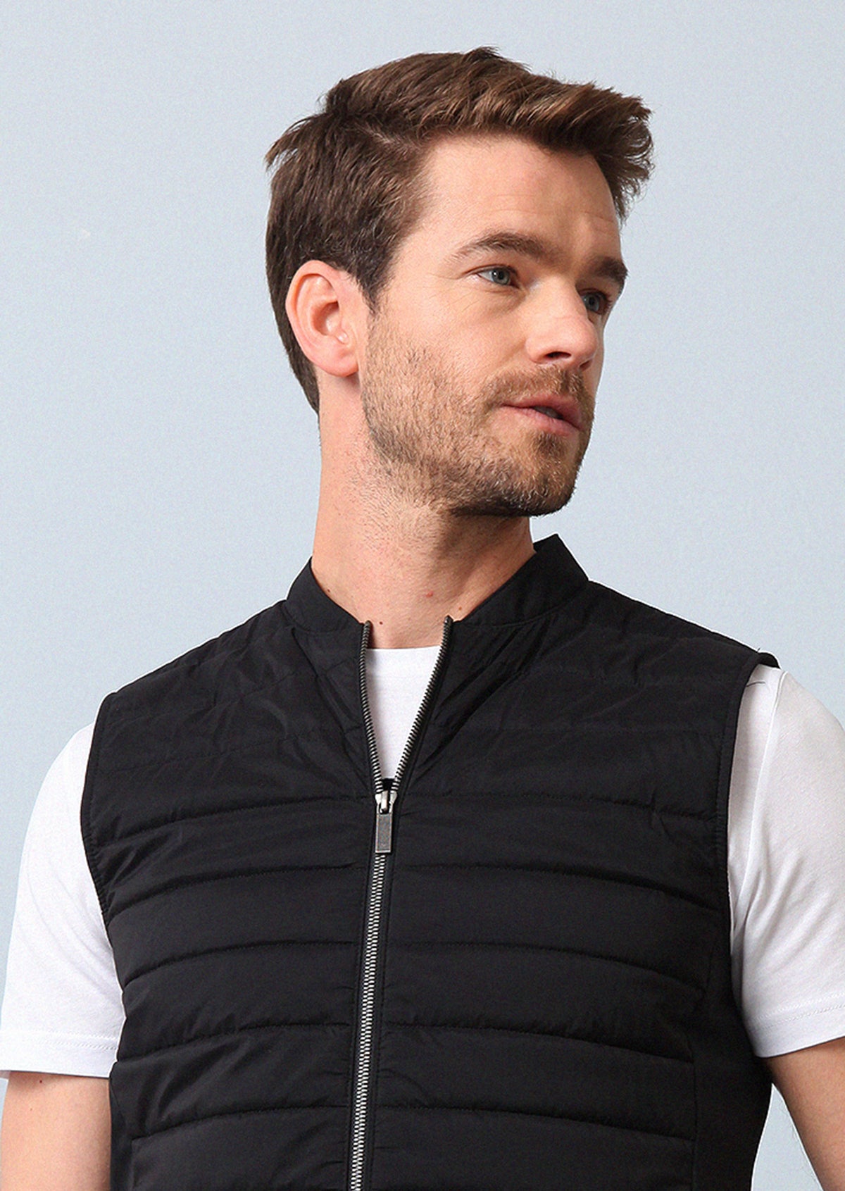 Siyah Regular Fit Dik Yaka Dokuma Spor Yelek