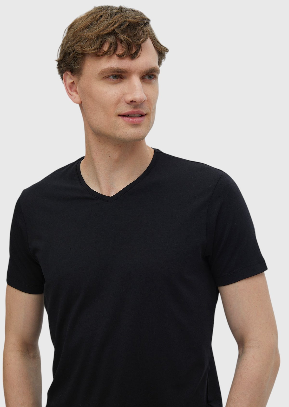 Siyah Düz V Yaka Pamuk Karışımlı T-Shirt