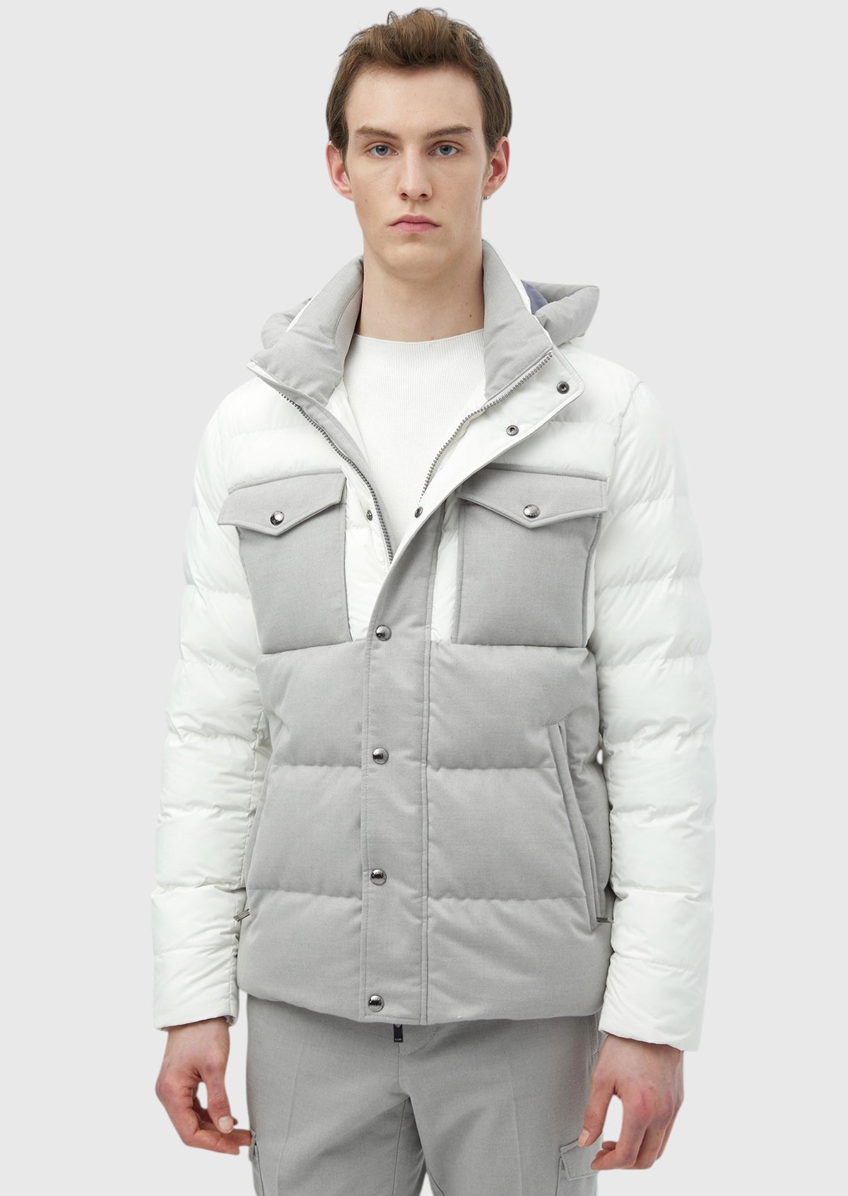 Beyaz Regular Fit Kapüşonlu Dokuma Mont