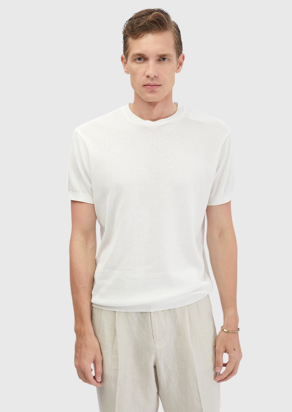 Beyaz Jakarlı Bisiklet Yaka %100 Pamuk T-Shirt